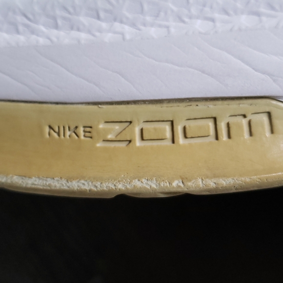 Nike shoes - Picture 8 of 12